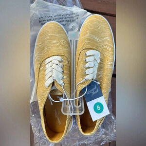 NWT-Women’s Universal‎ Thread Tennis Shoes. Size 8.